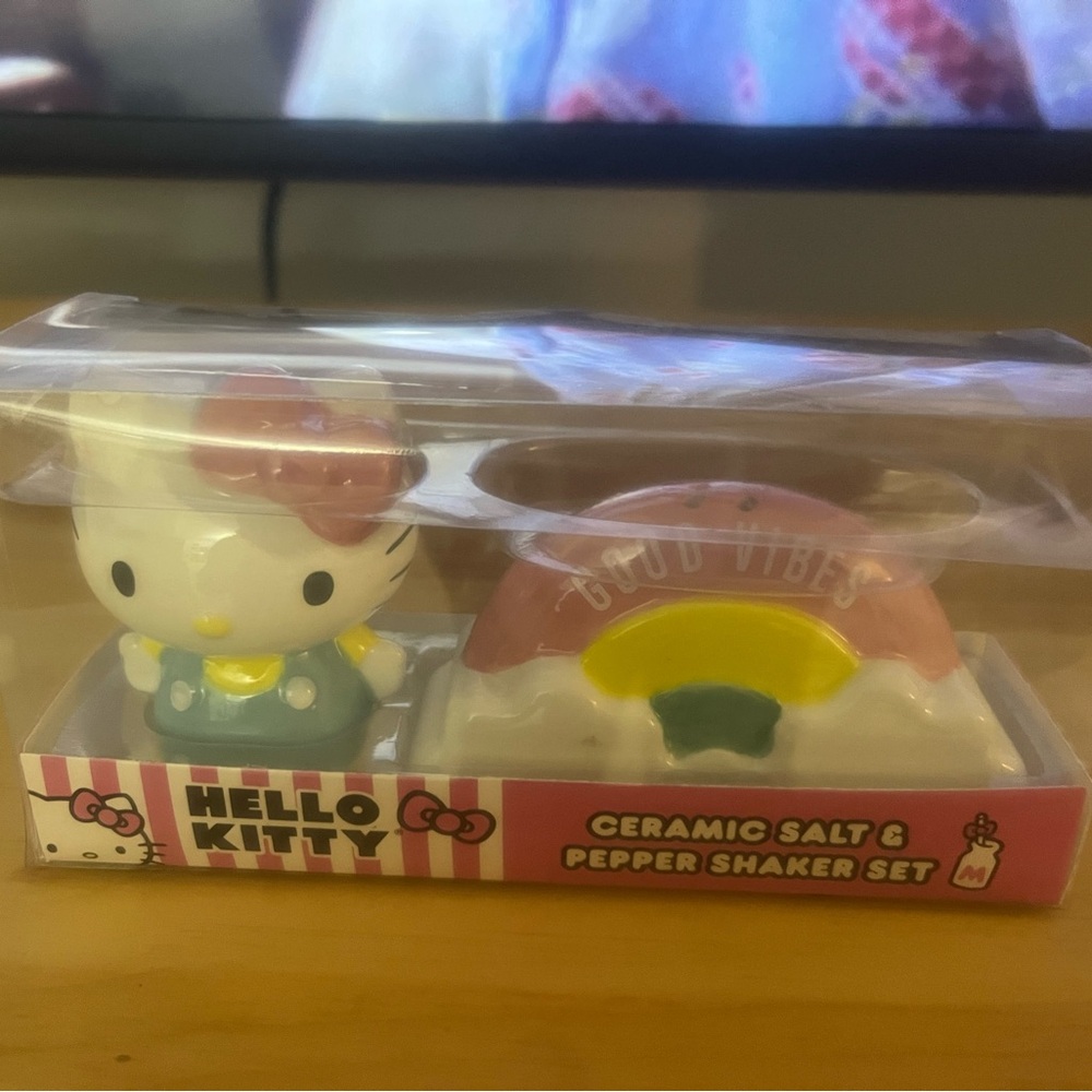 Hello Kitty Rainbow Ceramic Shaker Set - Picture 3 of 3